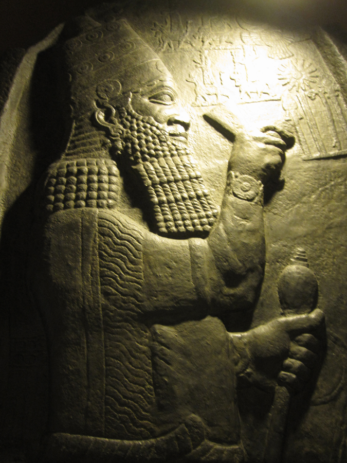 В четвертом моем походе бог ашшур. Асархаддон царь Ассирии. Бог Ашшур Ассирия. Ассирийский царь Ашшурбанапал. Синаххериб царь Ассирии.