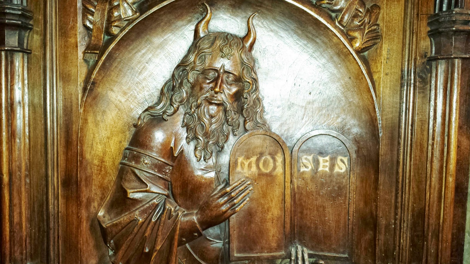 http://dustoffthebible.com/wp-content/uploads/2016/08/Moses-with-horns-wood-carving.jpg